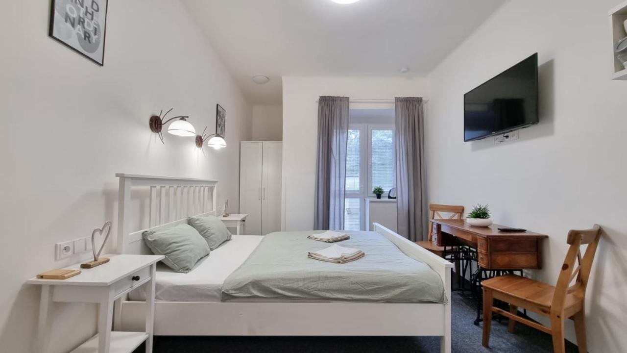 Finnem Rentals Jicinska Prague Ngoại thất bức ảnh